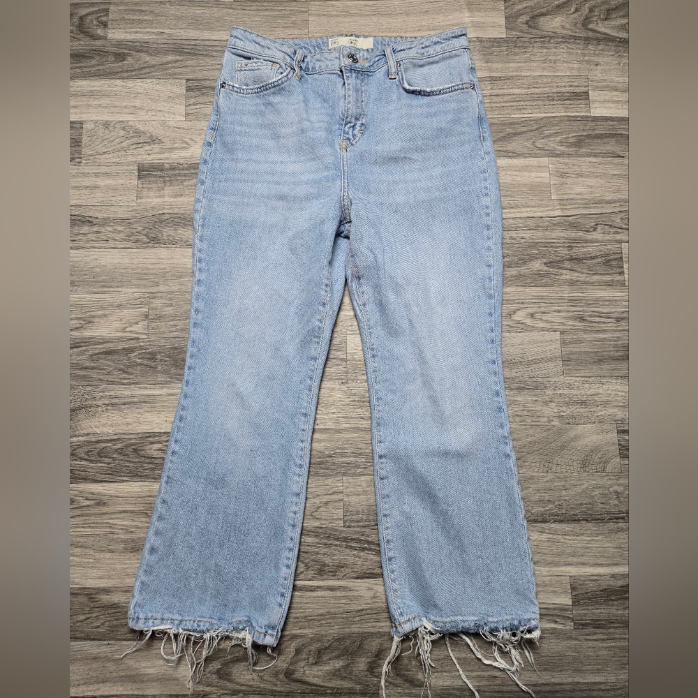 TopShop “Dree” Strait Leg Light Wash Mom Ankle Jeans